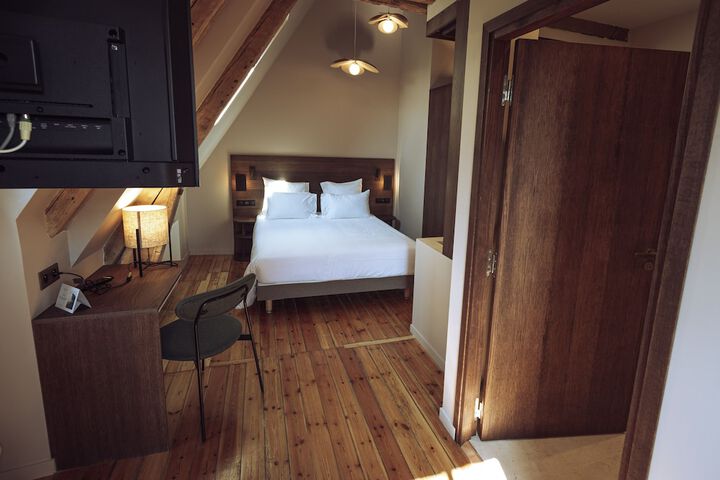 Room 53 of 224