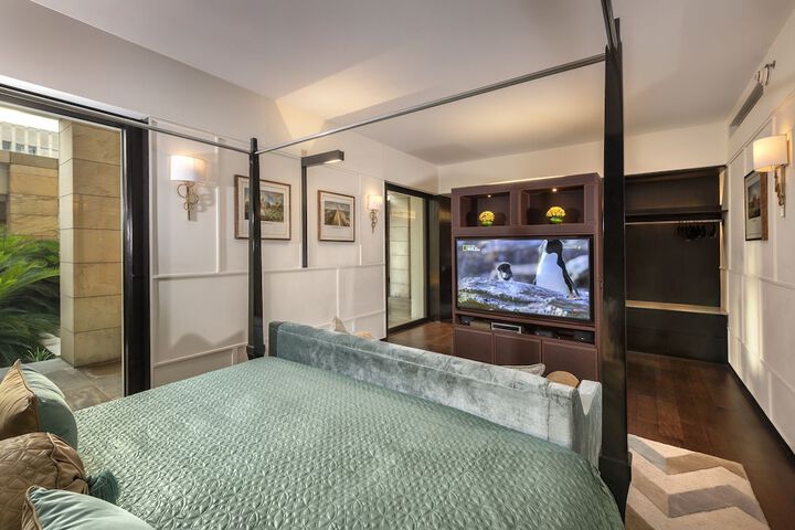 Room 7 of 72