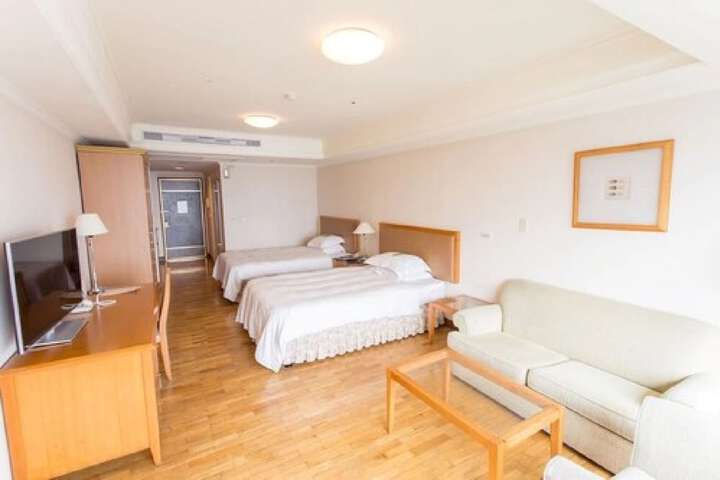 Room 12 of 23