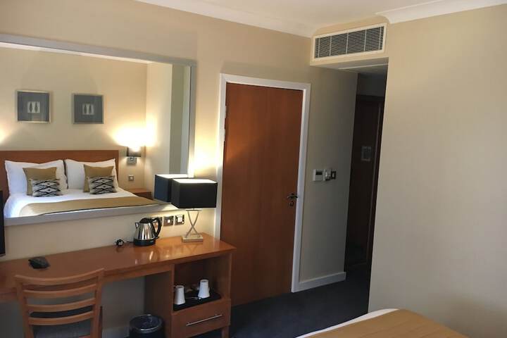 Room 3 of 106
