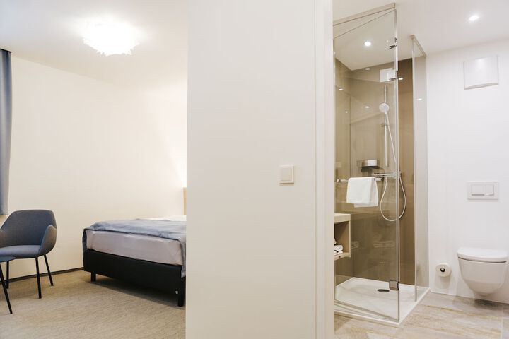 Room 17 of 49