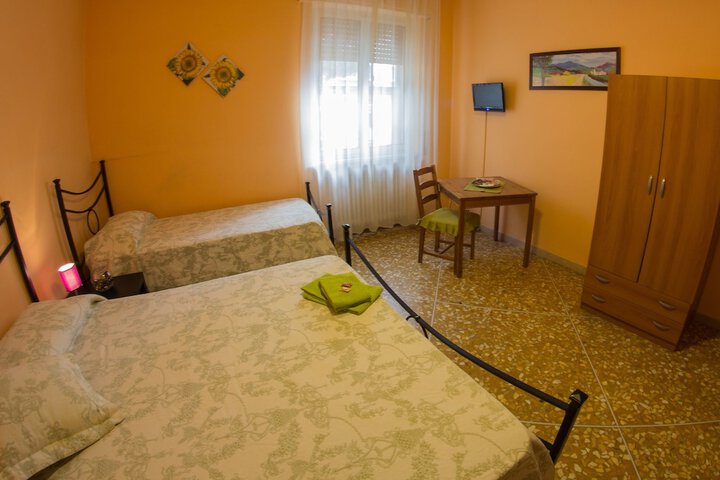 Room 7 of 28