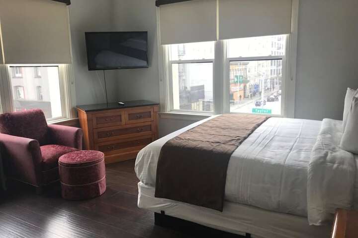 Deluxe King Bed Private Bathroom (1 of 3)
