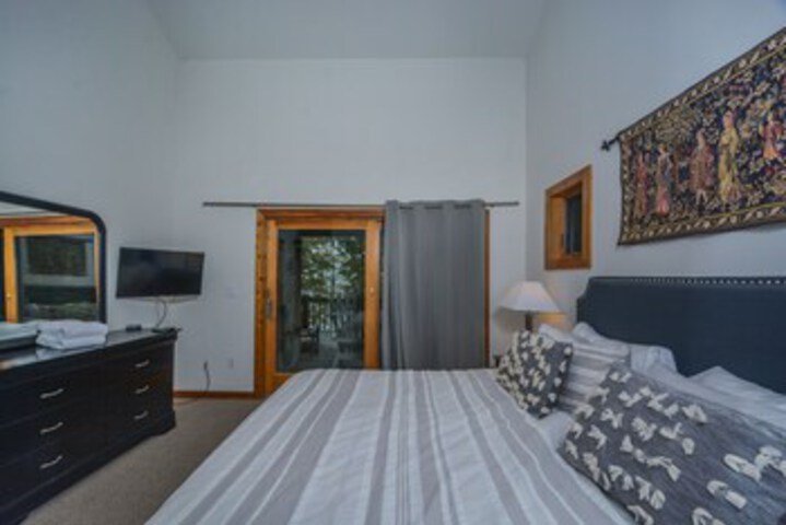 Room 30 of 35