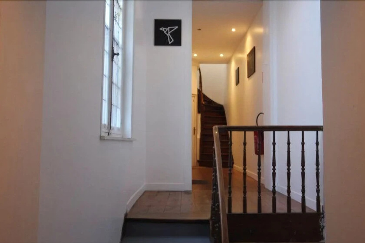 Room 4 of 8