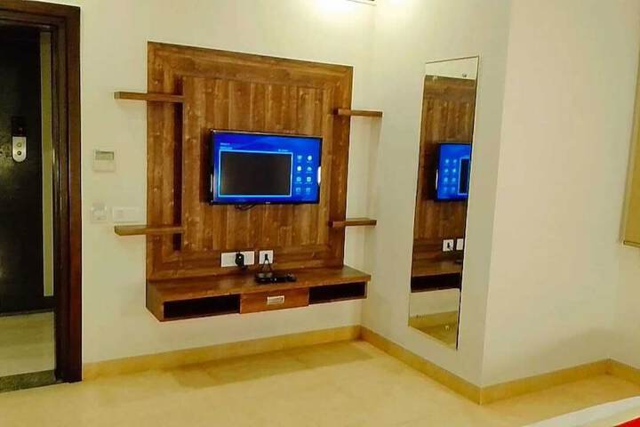 Room 6 of 28