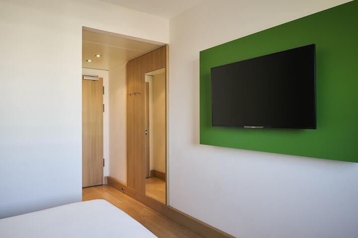 Room 12 of 26