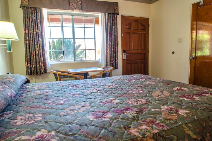 1 Bedroom Standard Queen Bed (2 of 6)