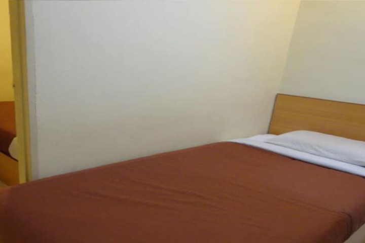 Room 8 of 16