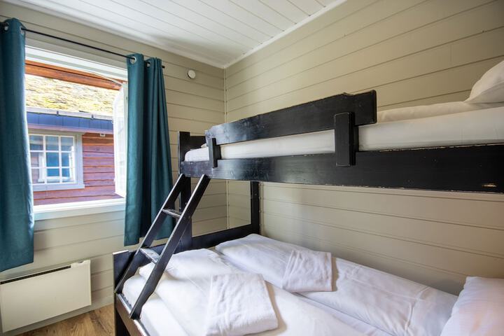 Room 4 of 60