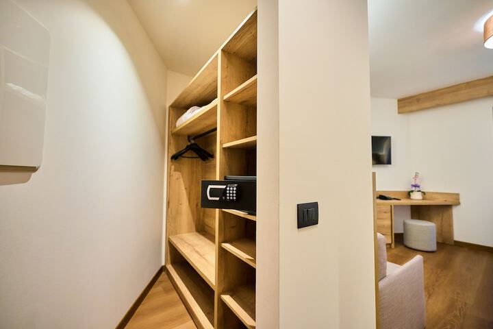 Room 29 of 64