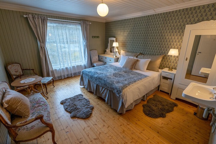Room 12 of 50