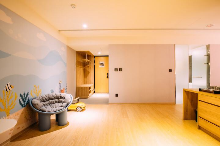 Room 92 of 210
