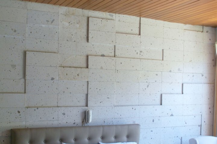 Room 14 of 27