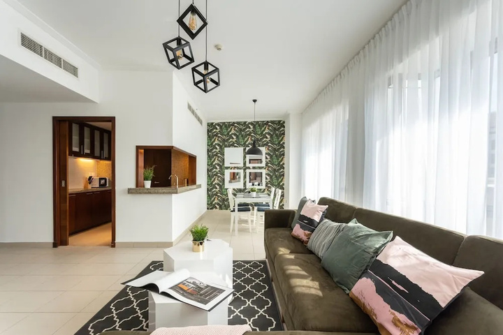 Room 4 of 12
