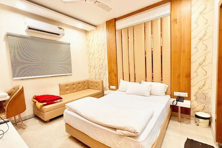 Room 8 of 25