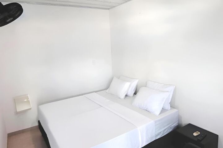 Room 4 of 33