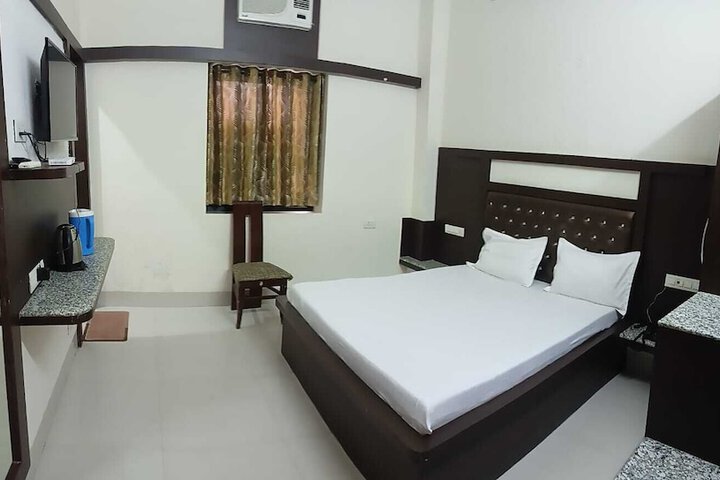 Room 3 of 28