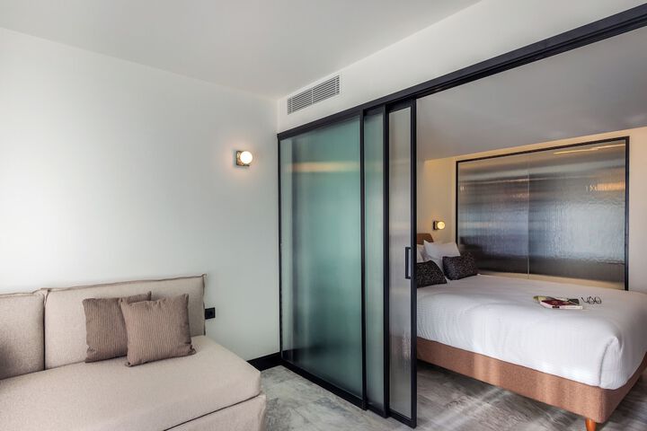 Room 16 of 47