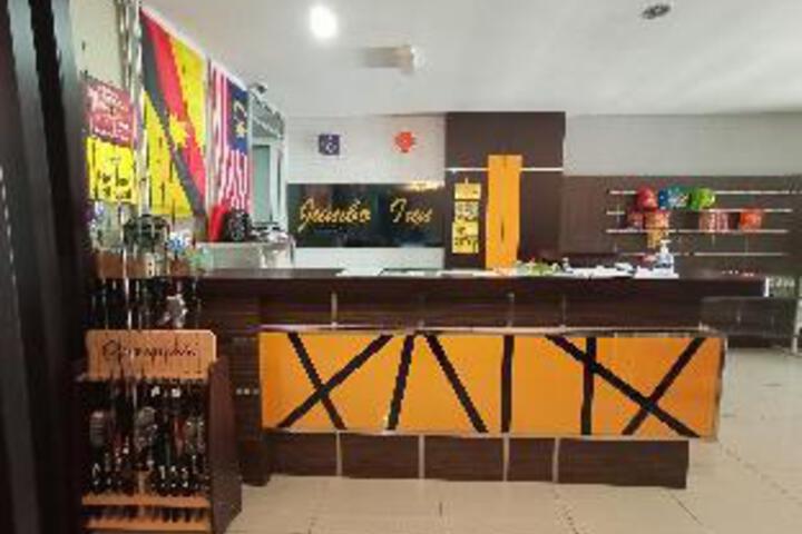 Oyo 90136 Jumbo Inn