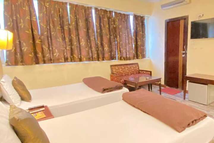 Room 10 of 13