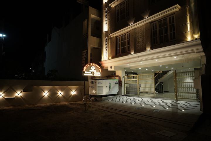 Hotel Lake Metro
