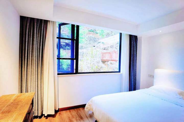 Room 34 of 170
