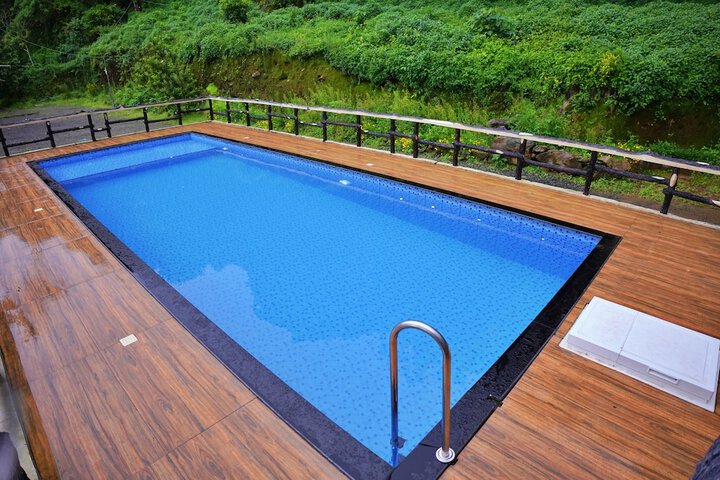Pool 43 of 66