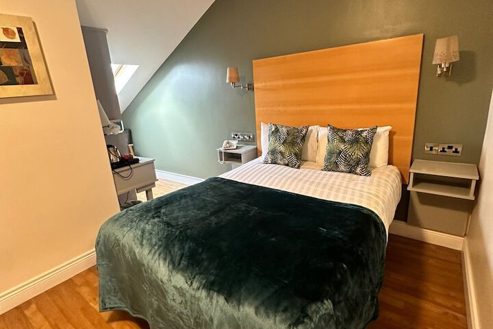 Room 18 of 32
