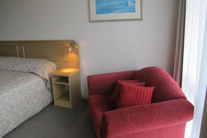 Room 16 of 42