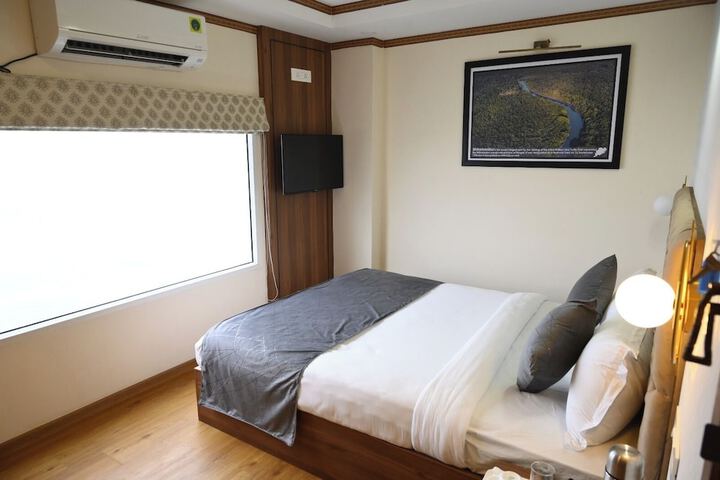 Room 2 of 19