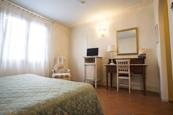 Room 8 of 43