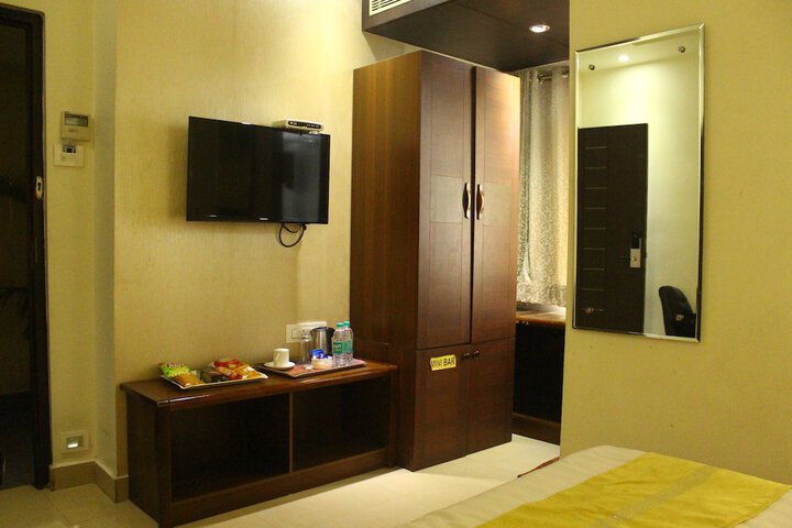 Room 12 of 37