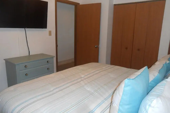 Room 6 of 16