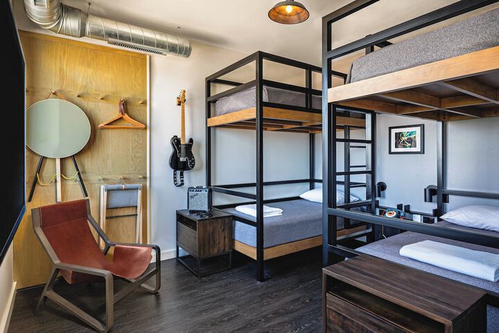 Room 16 of 37