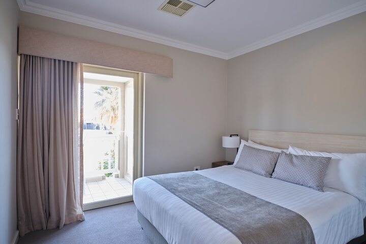 Room 10 of 27