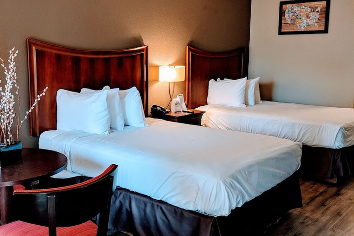 2 Double Beds (6 of 8)
