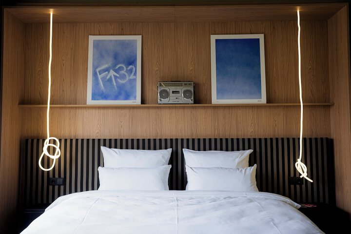 Room 13 of 73