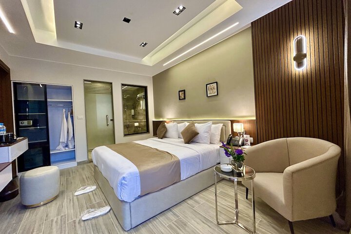 Room 11 of 22