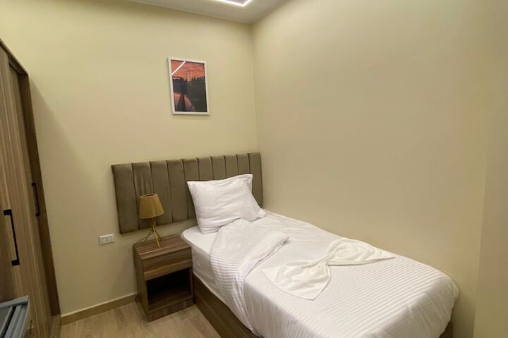 Room 19 of 109