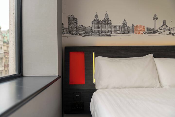 Room 11 of 37