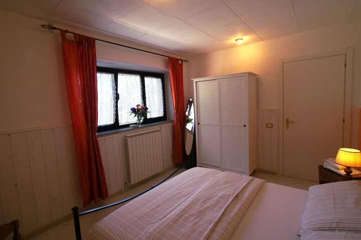 Room 3 of 74