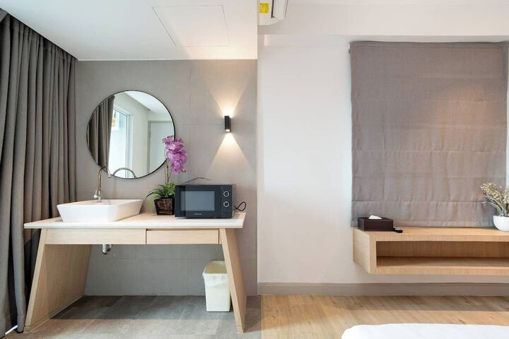 Room 13 of 64