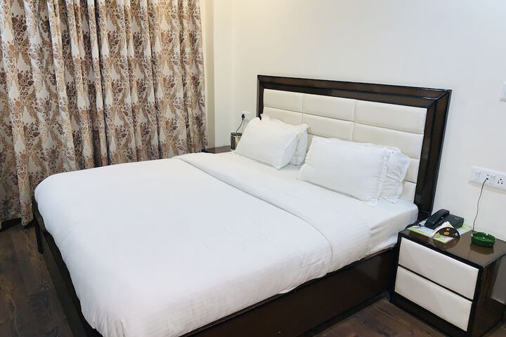 Room 8 of 40
