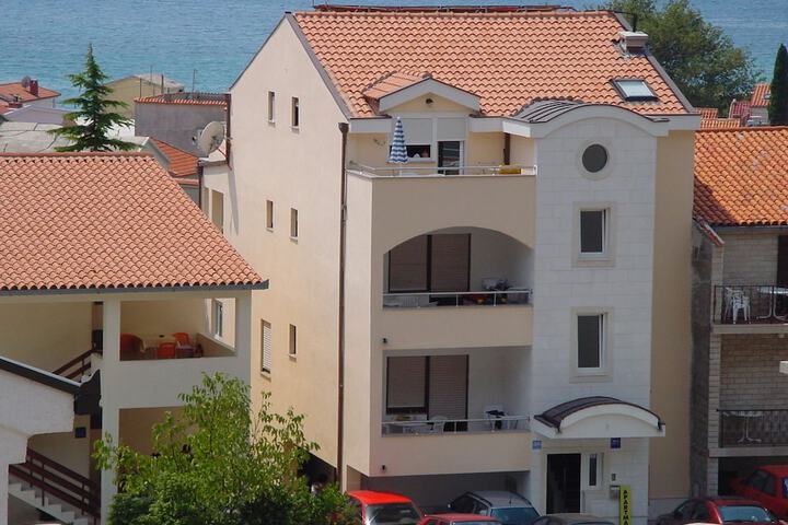 Apartments Juric in Baska Voda
