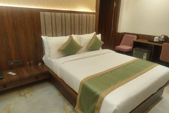 Room 6 of 15