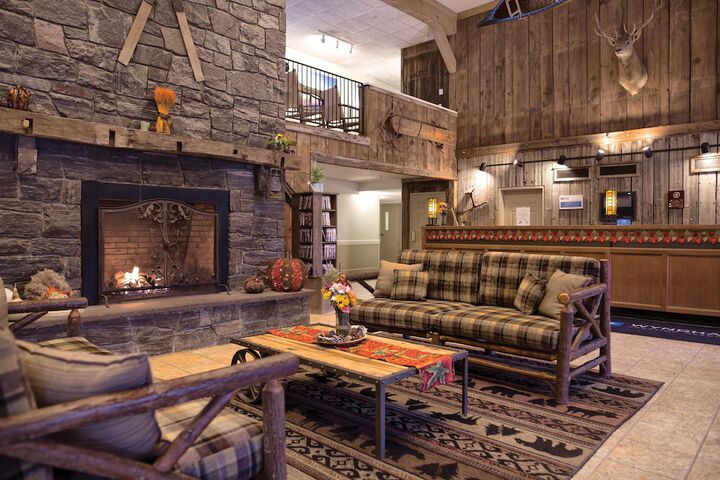 Lobby lounge