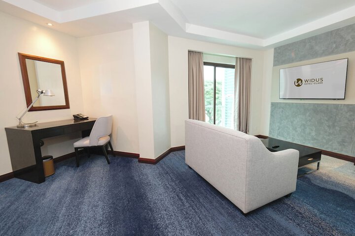 Room 25 of 40