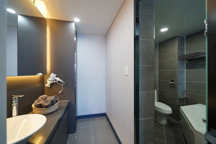 Room 8 of 20