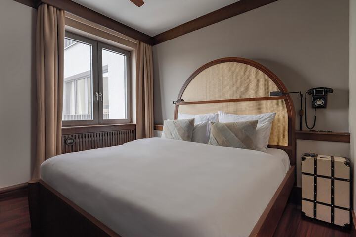 Room 11 of 74